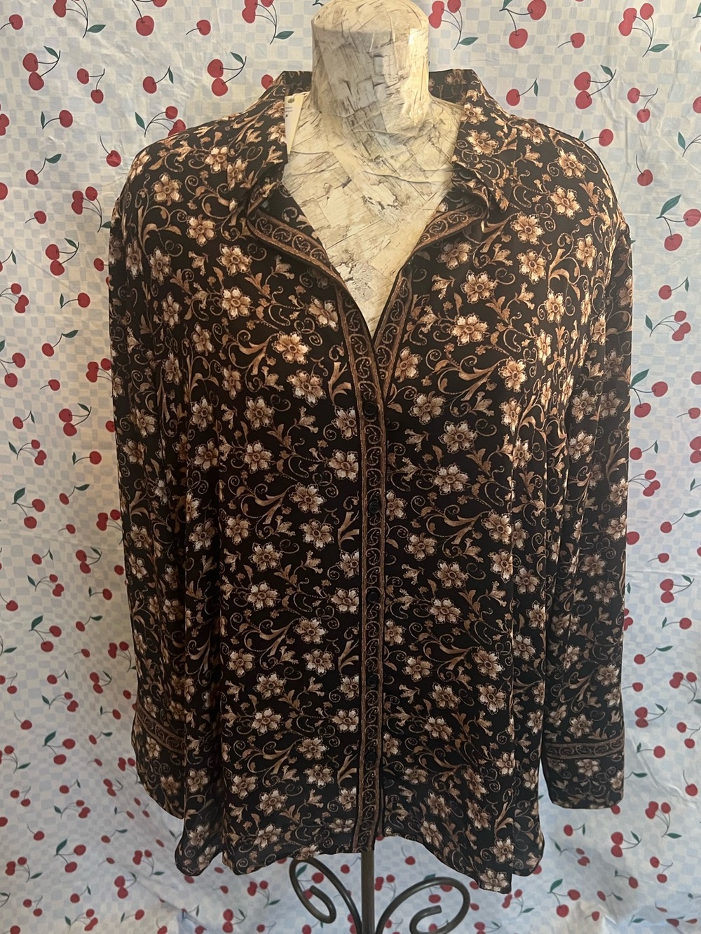 NWT Max Studio 3x patterned top. 
Women’s Black Floral Button-Front Blouse